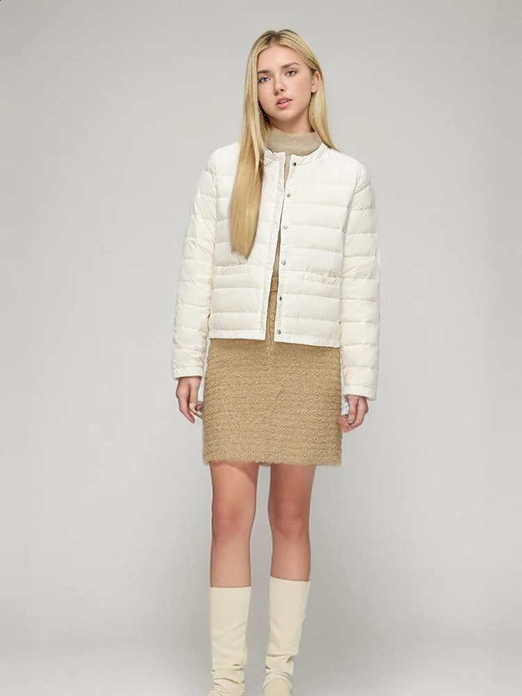 Womens lightweight black and white round neck pocket pleated long sleeved thin down jacket used for spring and autumn outerwear and underwear 240913