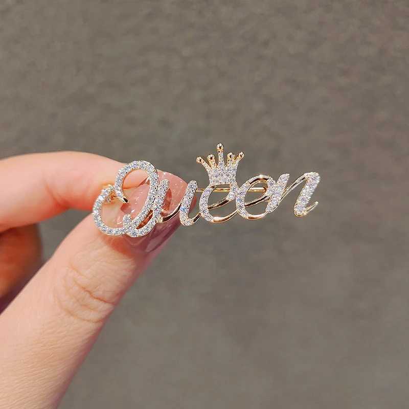 Dress Brooch Queen Letter Brooch Women King Love Rhinestones Crystal English Alphabet Metal Pins Cute Jewelry Accessories GiftX240914