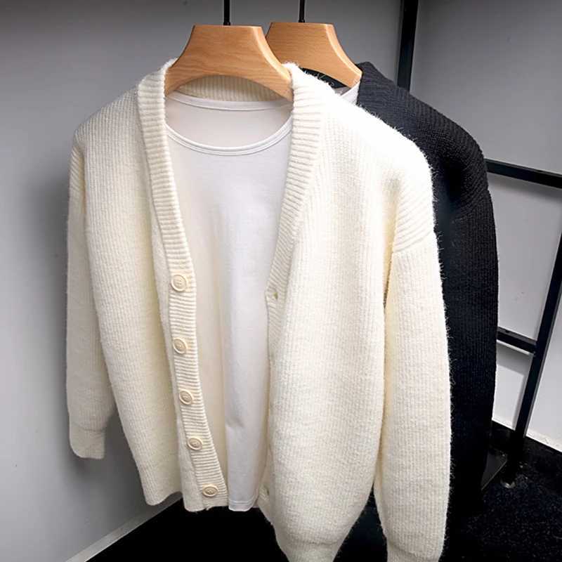 Luxury high-quality white knitting cardigan mens fashion vintage sweater coat mens autumn casual loose Korean sweater mensXJ240907