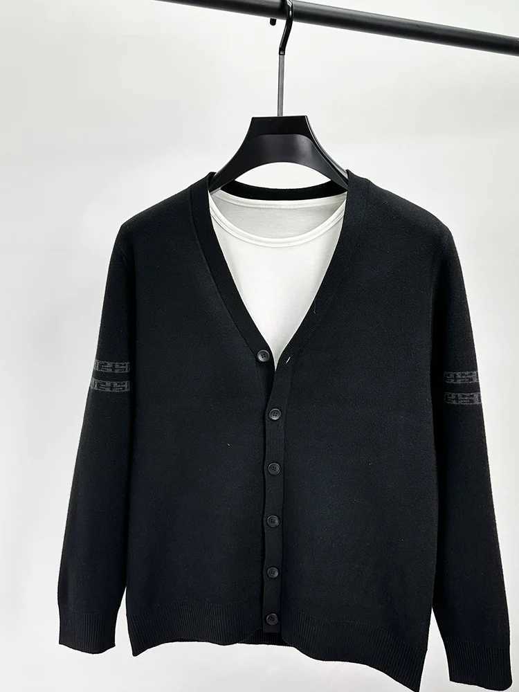 High-quality Autumn and Winter New Mens Jacquard Knitted Cardigan Brand Sweater Horizontal Stripes coat Casual luxury SweaterXJ240907