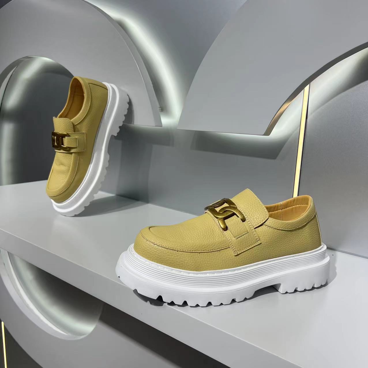 Ddmybear Fashionable Height Increasing One Foot 2024 New Business White Versatile Sponge Cake Thick Soled Board Shoes Men's Loafers Chinese Brand