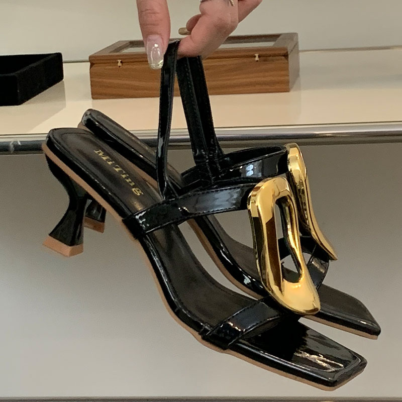 Women's Fashion Metal Footwear: Stylish Medium Heels for 2024 4