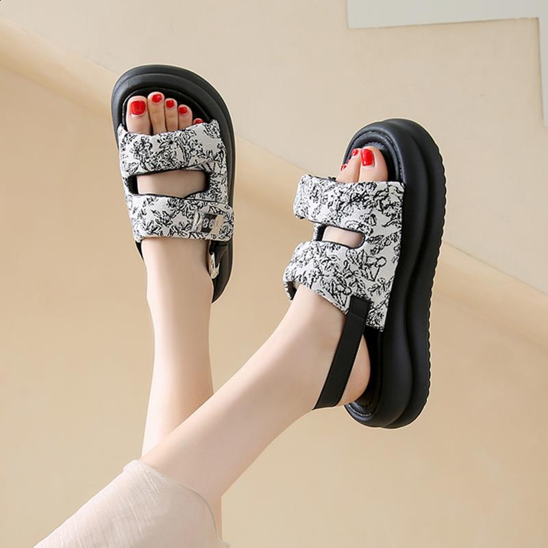 Sandals 2024 Retro Woman Shoes Summer Heels Med New Gladiator Original Girls Medium Clogs Real Rome Genuine Leather Slides Rubbe 6516 ium