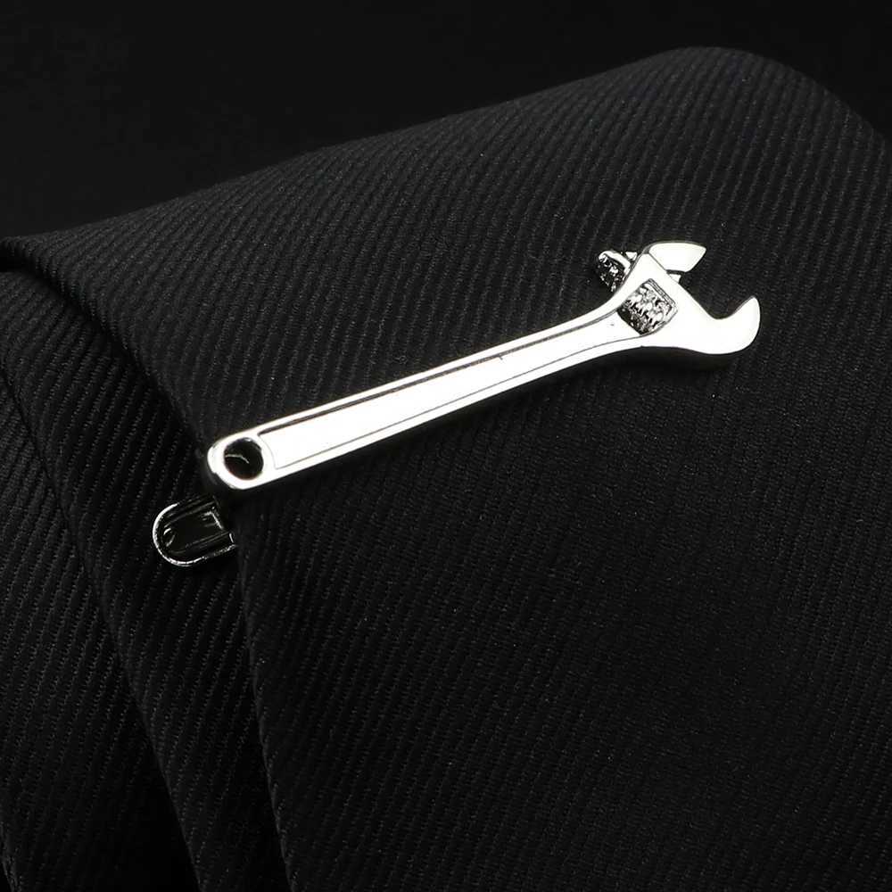 Mens Tie Clips 28 Designs Option Car Saxophone Glasses Feather Shape Metal Tie Clip Design Tie Pins Wholesale Retail Arrow ClipX240914