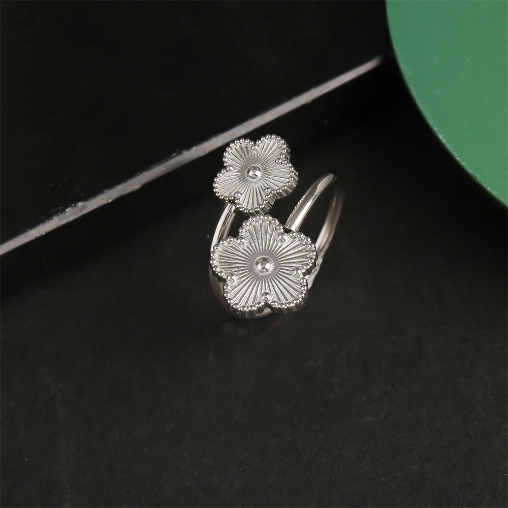 Botanical Laser Five Leaves Flower Open Ring Highquality Gold Silver Rose Black Double Clover Ladies 240906