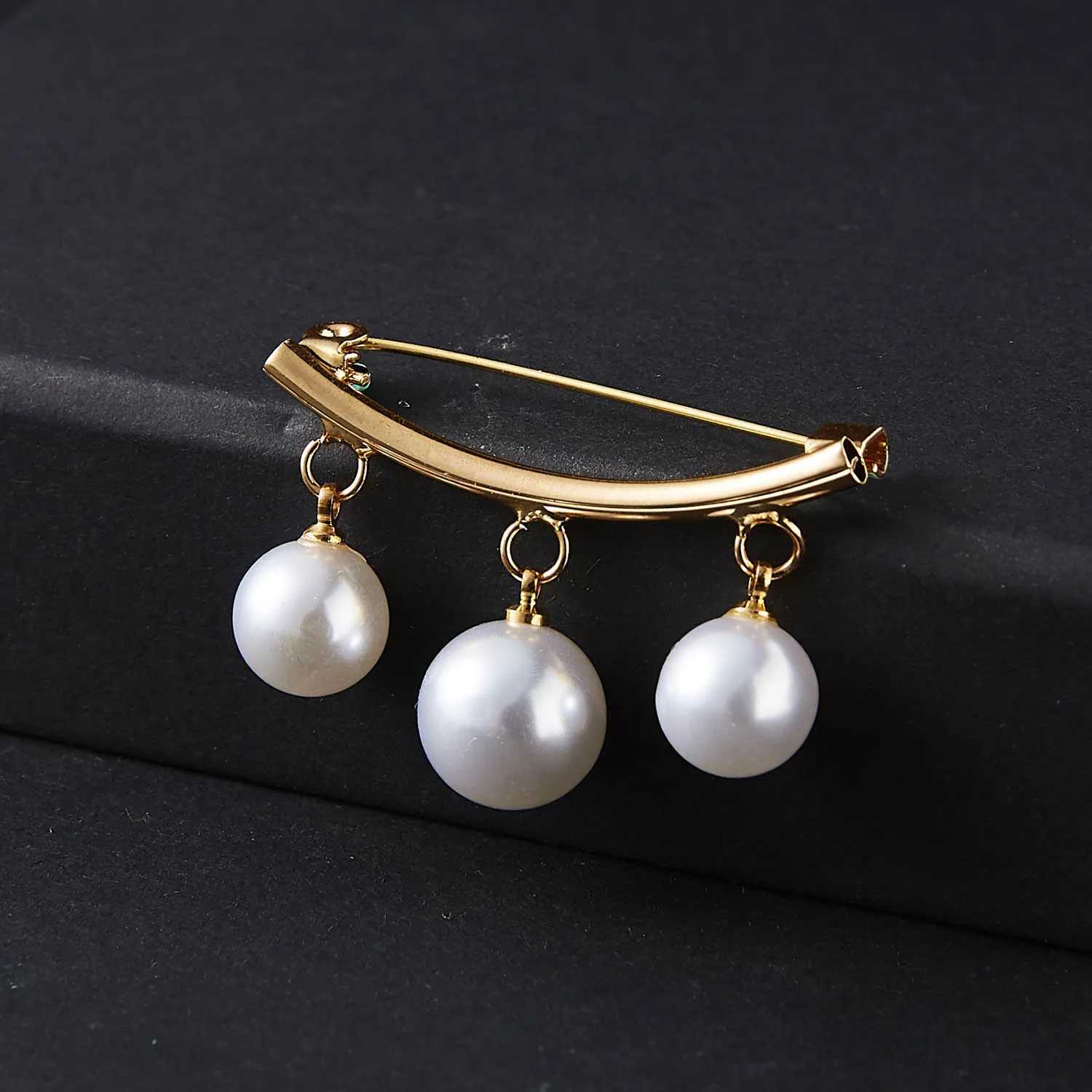 Elegant Fashion Pearls Brooch Pins For Women Fixed Straps Charm Safe Pin Brooches Clothing Clip Badge Dress Buckle Diy JewelryX240914