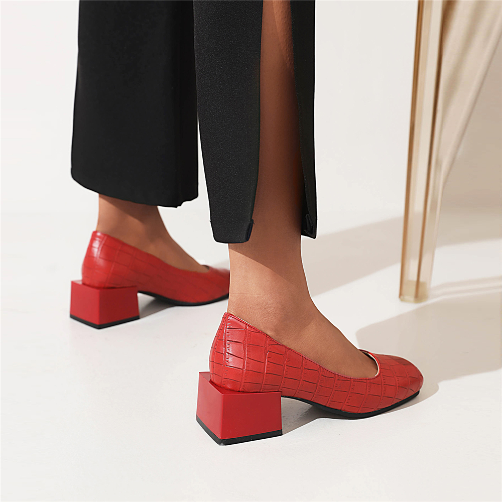 2025 new Low Square Heels Elegant Red Yellow Green Short Heeled Pump Women Spring Designer Large Size 45 Office Party Wedding Shoes 7025