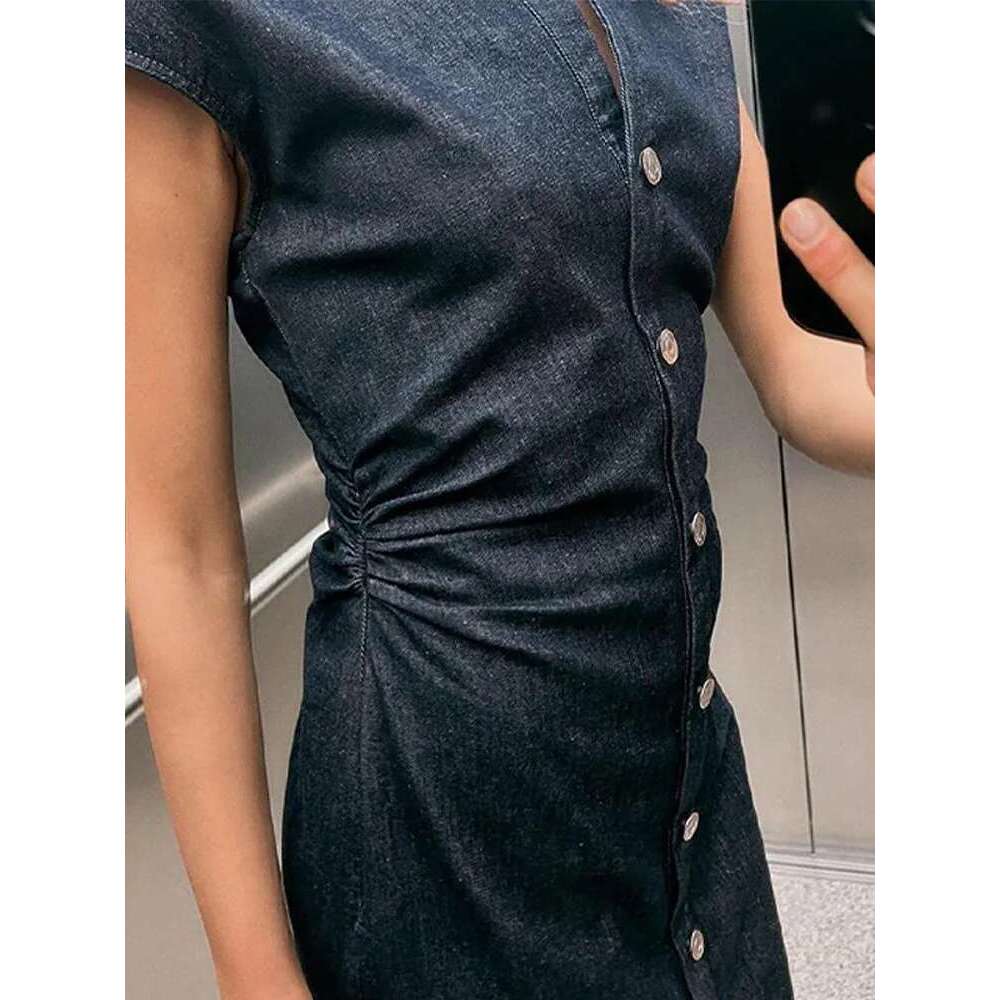 Women Elegant Metal Single Breasted Denim Dress Fashion Short Sleeves Pleated Slim Fits Dresses 2024 New Female Street Robes