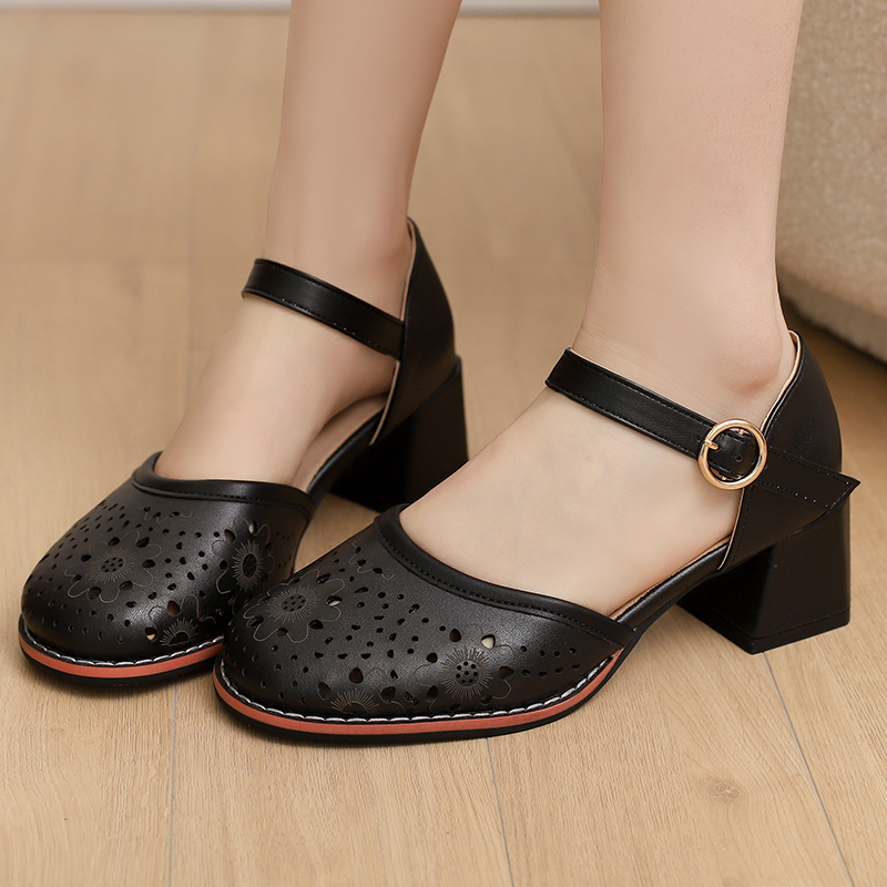 2025 new Sandals Summer for Women Short Heels Flip ps Casual Large Size Ankle Straps Black White Red Dance Party Shoes Ladies b2a7 Stra