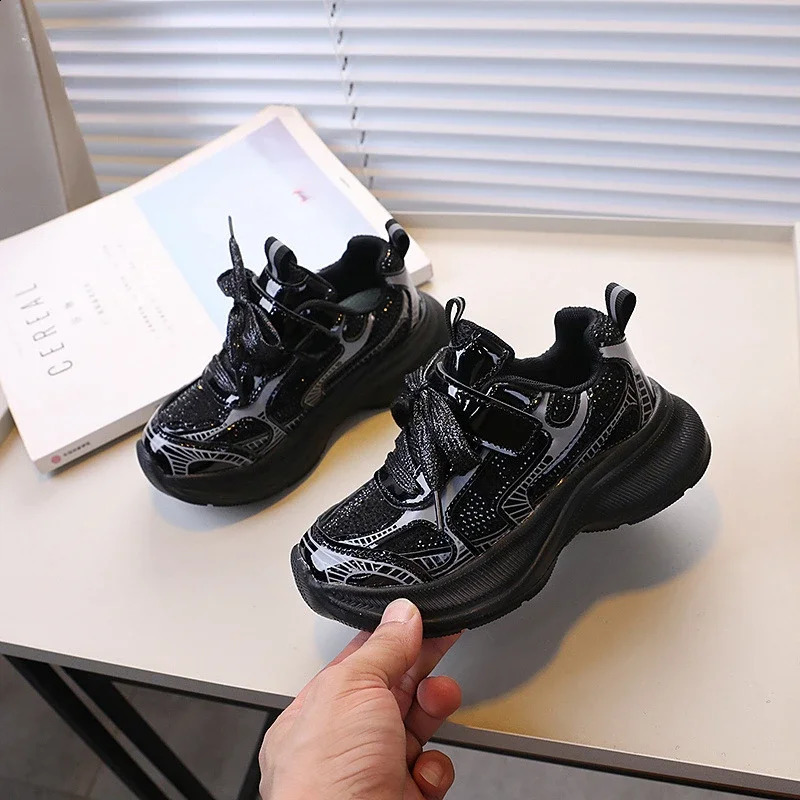 Girls and childrens sports shoes anti slip short and chubby school running casual shoes fashionable version childrens basketball shoes and autumn 2409