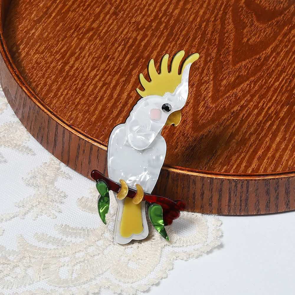 Handmade Acrylic Animal Parrot Brooches for Women Men Lovely Sitting Pet Casual Party Brooch Pin Gifts Jewelry AccessoriesX240914