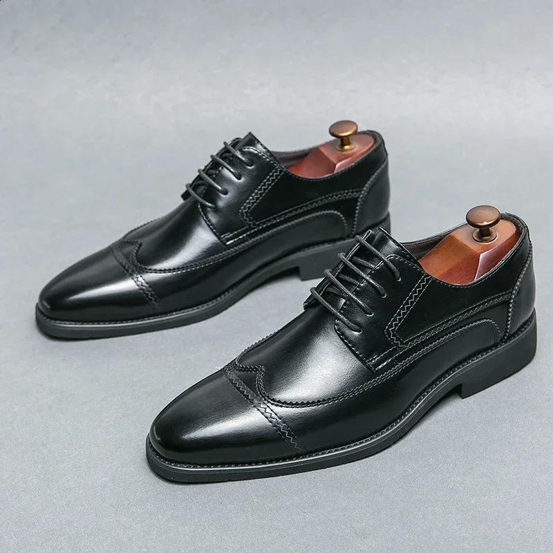 White Brogue Wedding Shoes Fashion Formal Dress Mens Business Leather Shoes Black Suit Office Oxford British Style Shoes For Men 240904