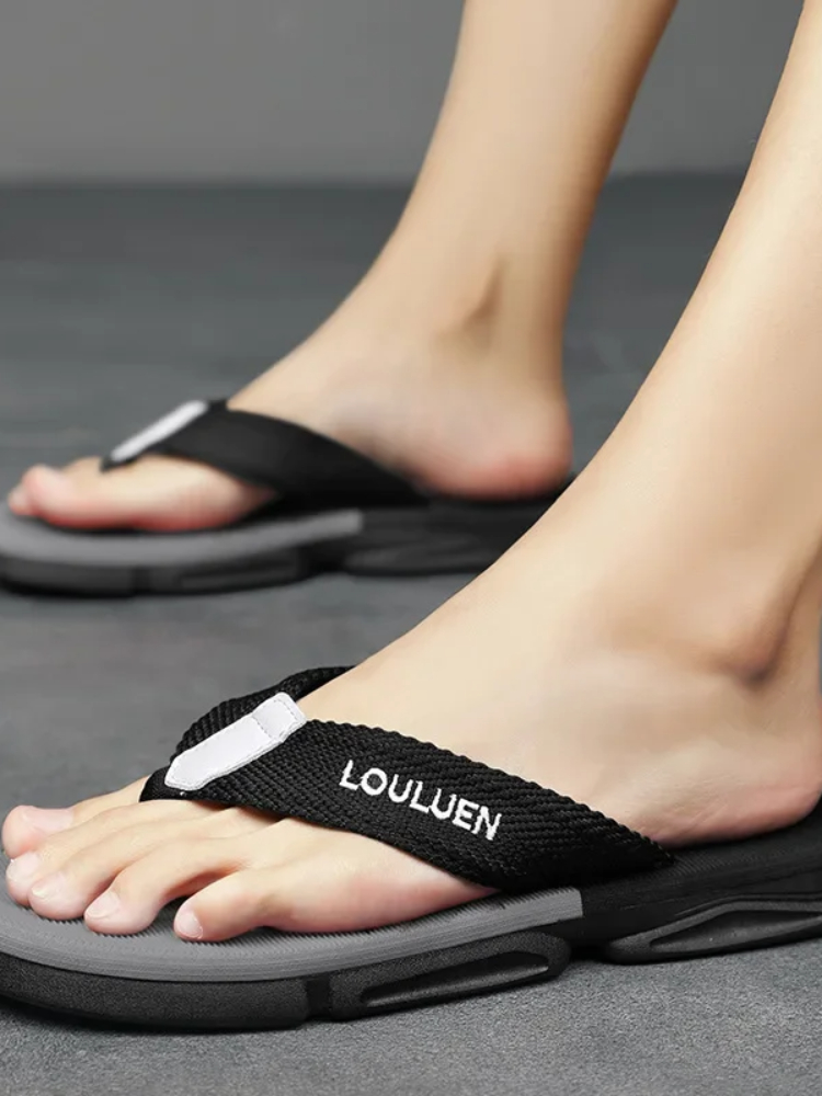 Men High Quality Flip Flops Men Beach Slippers Fashion Outdoor Flip Flops Casual Breathable Slippers for Men New Sandals 2024