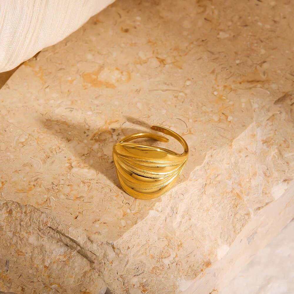 Hot sell 18k gold plated ring women's non fading hot selling new style simple and high-end personalized stainless steel ring Luxury Rings Party G