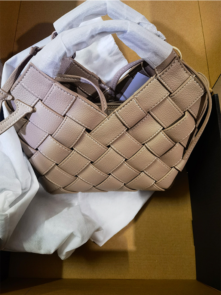 2025 Designer VERED Melad Style Light Luxury Premium Single Shoulder Wrinkled Cowhide Summer Handmade Weaving Bag