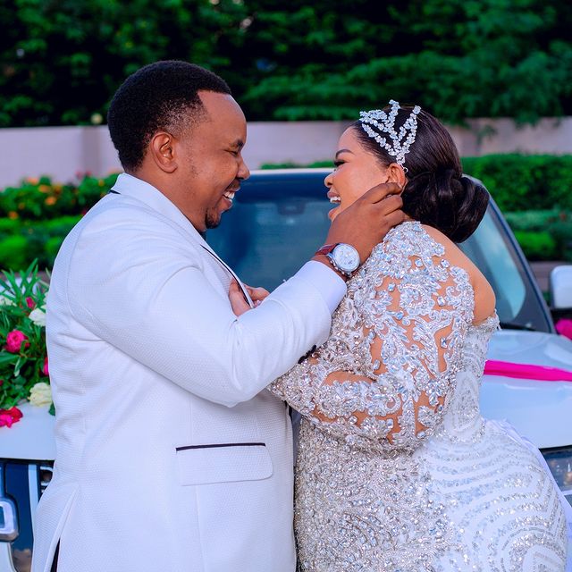 2024 Arabic Aso Ebi Plus Size Ivory Mermaid Wedding Dresses Luxurious Lace Rhinestones Tiers Detachable Train Bridal Gowns Dress