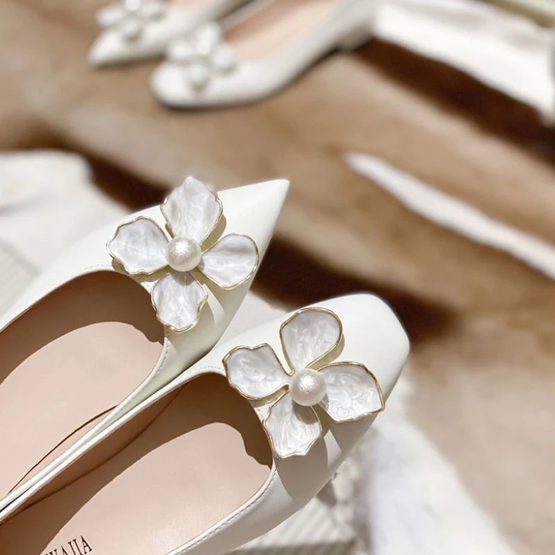 Normal Leather Casual Ladies Summer Footwear Pearl Wedding Bride Shoe White Low Heel Elegant Shoes for Women 2024 39 on Offer A