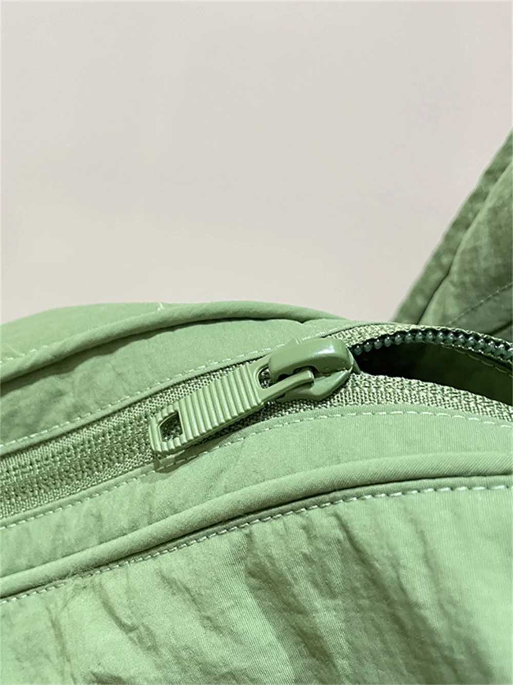 Womens lightweight stand up collar sports jacket autumn new 2023 long sleeved womens zipper flying solid color casual jacket W240914