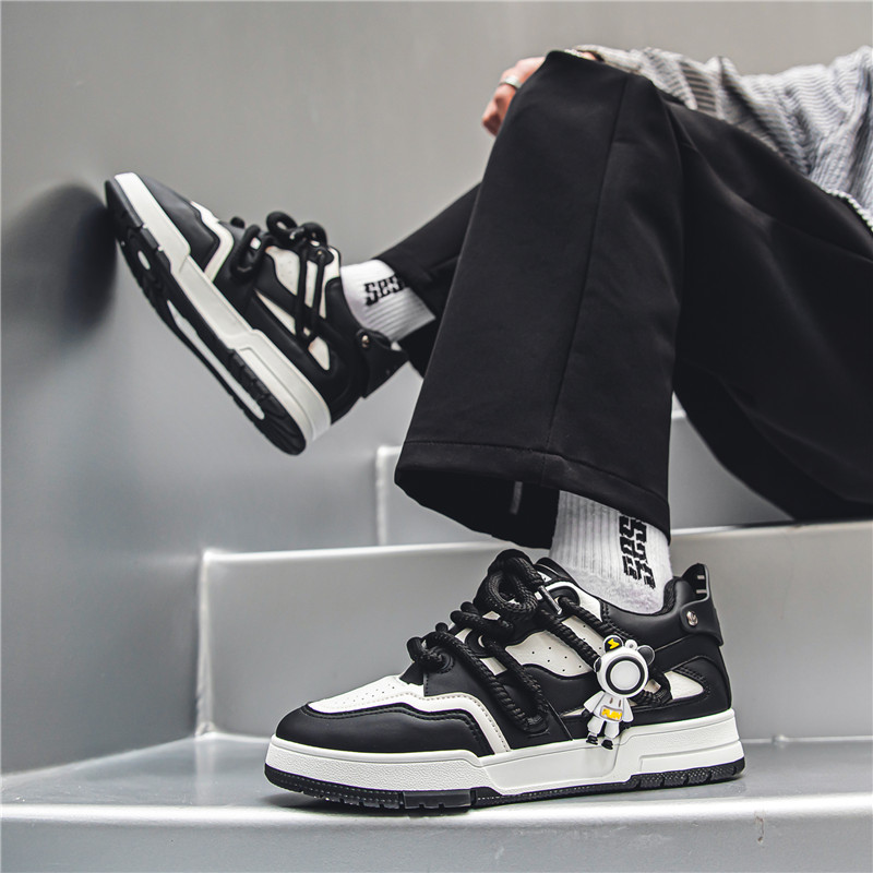 Brand Men's Skateboard Shoes Fashion Cartoon Designer for Comfortable Low Top Sneakers Men atillas Hombres 2023