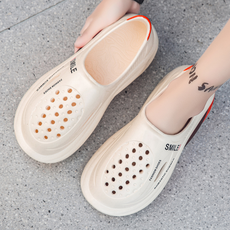 New Men Slippers Sandals Beach Outdoor Slip-on Clogs Garden Shoes Design Soft EVA Comfortable Sandals Mens Indoor Home Slippers