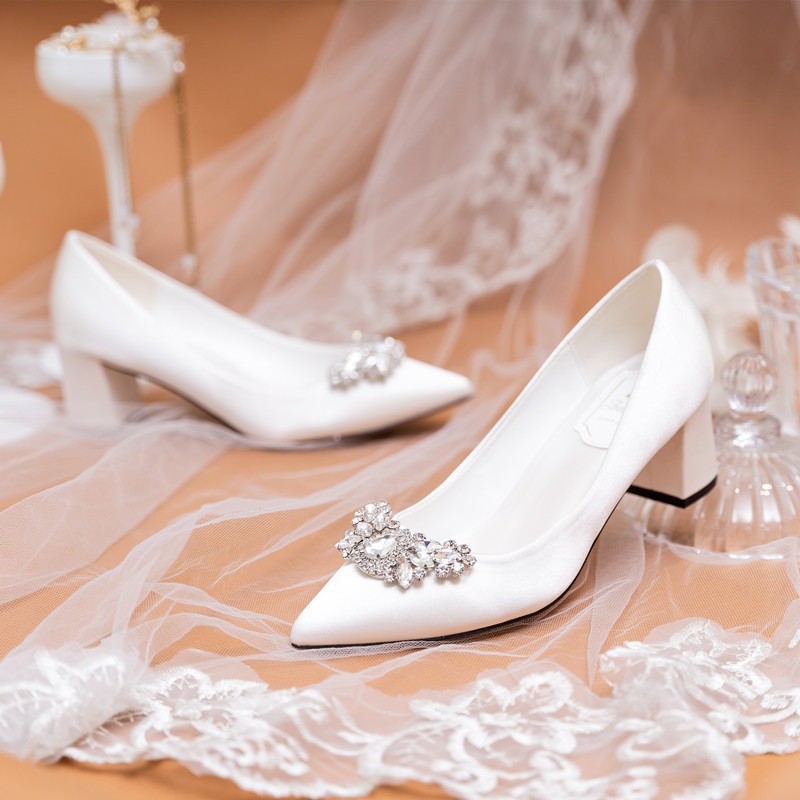 Woman 2024 New Pregnant Wedding Dress White Satin Shoes Chunky Heels Rhie French Bridal shoes Pumps f3d8