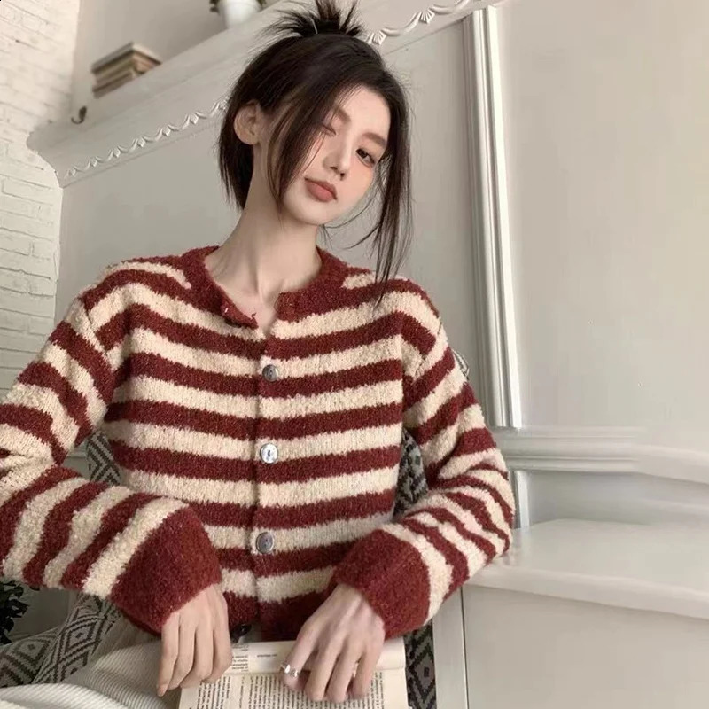 Autumn Striped Round Neck Cardigans for Women Long Sleeve Knitted Coat Stretch Metal Buckle Single Breasted Sweater 240904