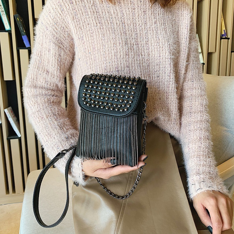 Chain tassel small bag for women autumn and winter Europe and the United States fashion riveted tassel bag pu crossbody shoulder bag mobile phone bag