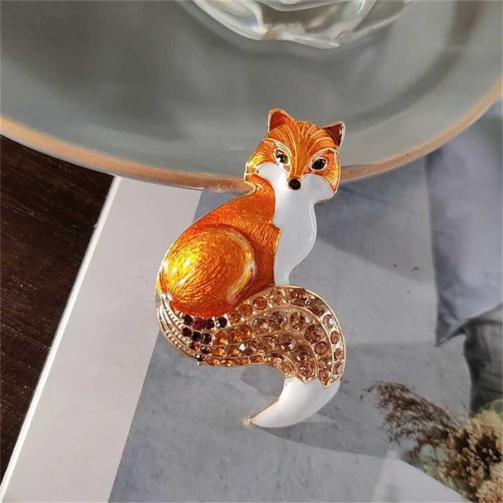 Elegant Fox Brooch Colorful Enamel Imitation Crystal Rhinestone Lapel Pins For Women Badge Alloy Accessories Party Gift JewelryX240914