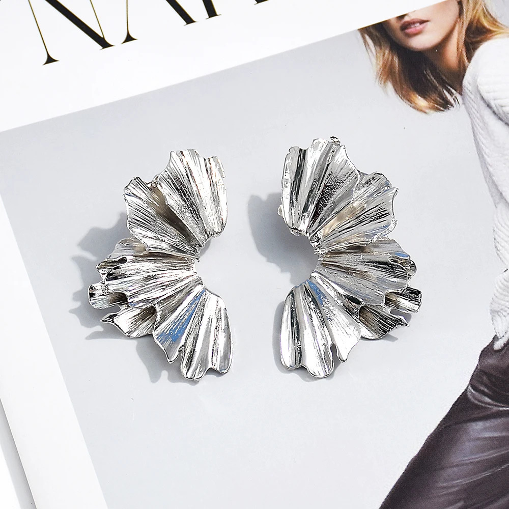 Arrival Metal Fan Shaped Geometric Earrings High Quality Gold Color Drop Earring Fashion Jewelry 240906