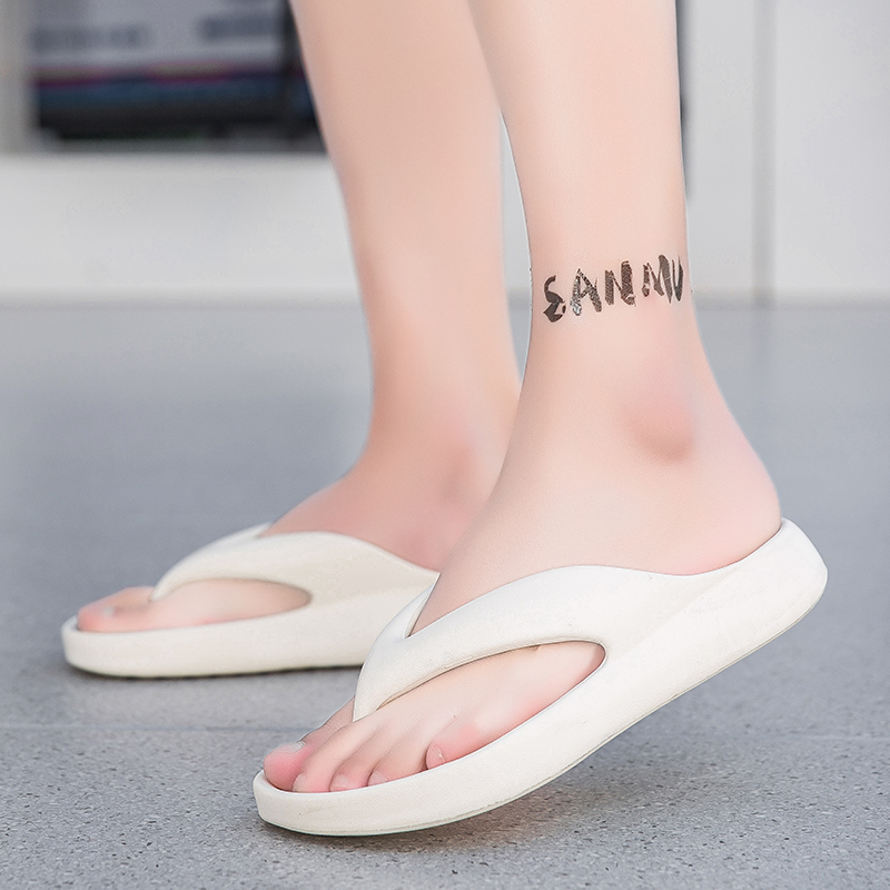 Fashion 2024 Men's Flip Flops Outdoor Indoor Slippers Soft Sole Slides Men Beach Sandals Non-slip Home Men Slippers Flip Flops