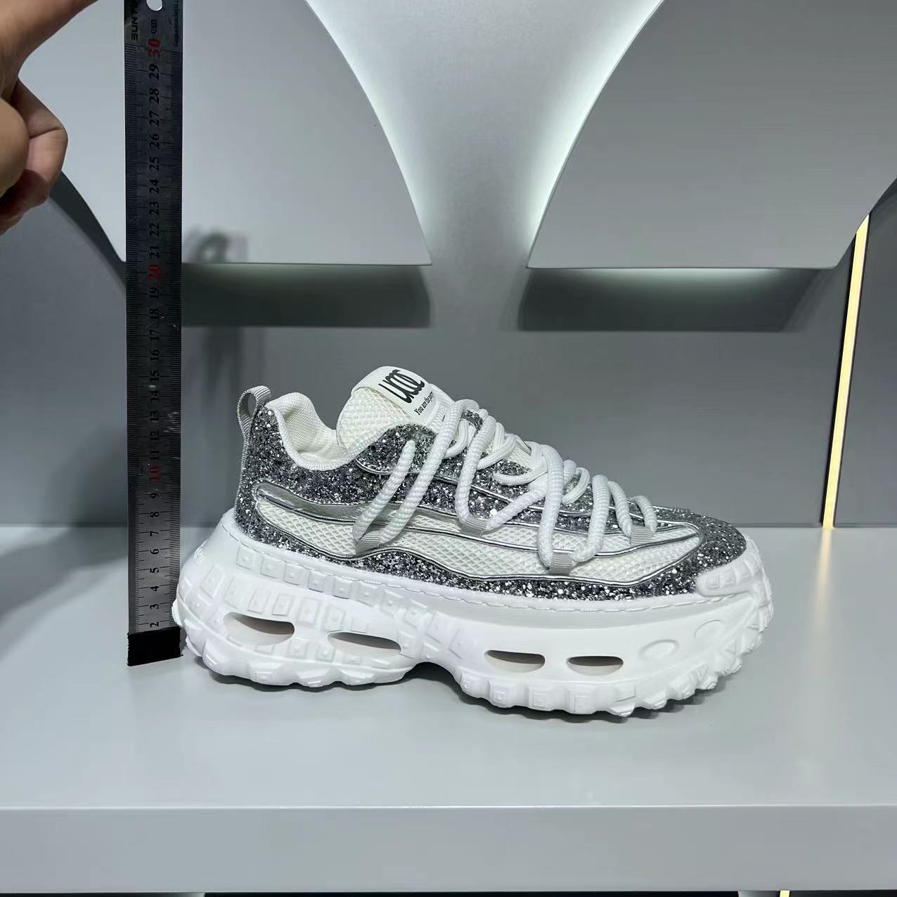 Ddmybear Shining Fashion Dad 2024 New Thick Sole Niche Versatile Casual Trend Height Increasing Sports Shoes Chinese Brand Shoes F914-179