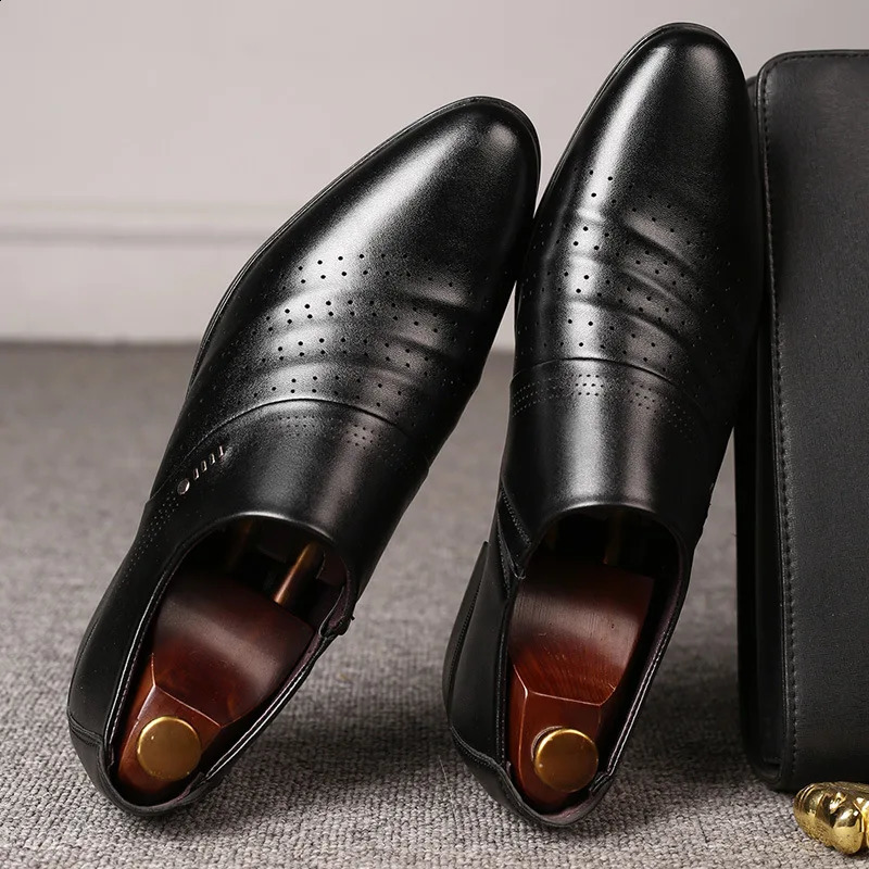 Zapatos Spring Men Leather Shoe Carved Business Formal Dress British Style Large Size Men Shoe Hollowed Out Perforated Men Shoes 240904