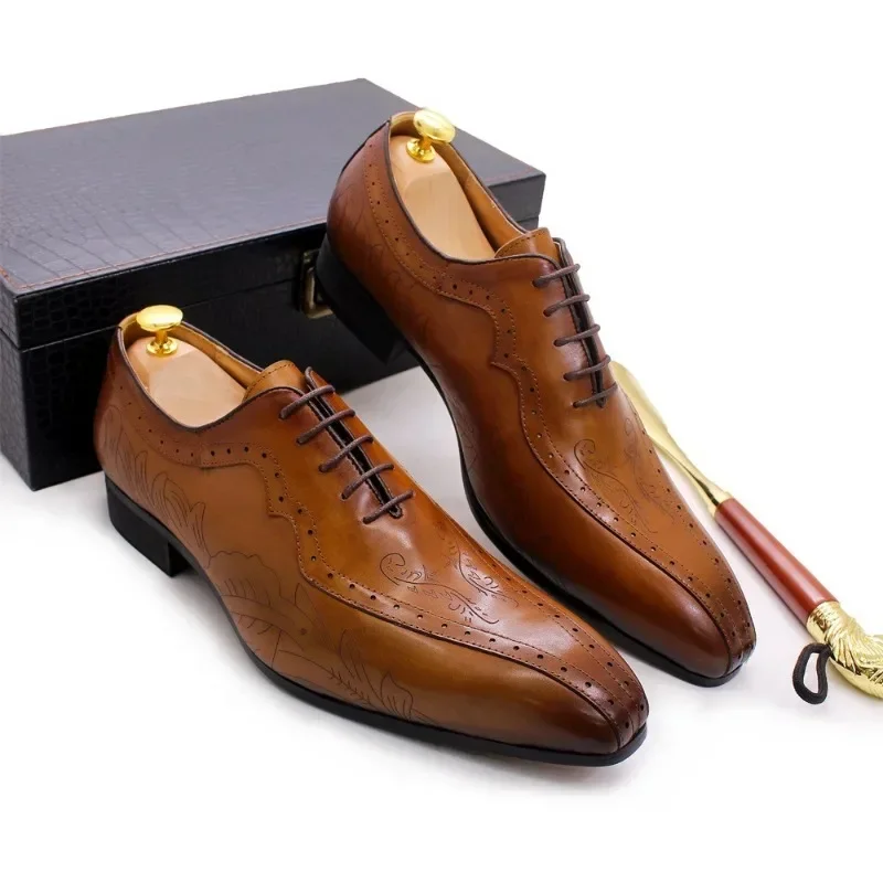 2024 Classic Handmade Men's Pointed Leather Shoes Luxurious Business Casual Formal Shoes Brown Fashionable Carved Oxford Shoes