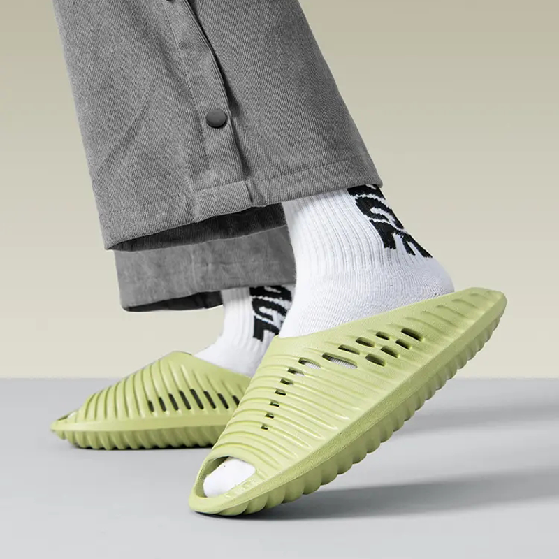 Men's New Open Toe Slippers Fashion Casual Breathable Indoor Slippers Solid Color Soft Wear-resistant Non-slip Male Beach Shoes