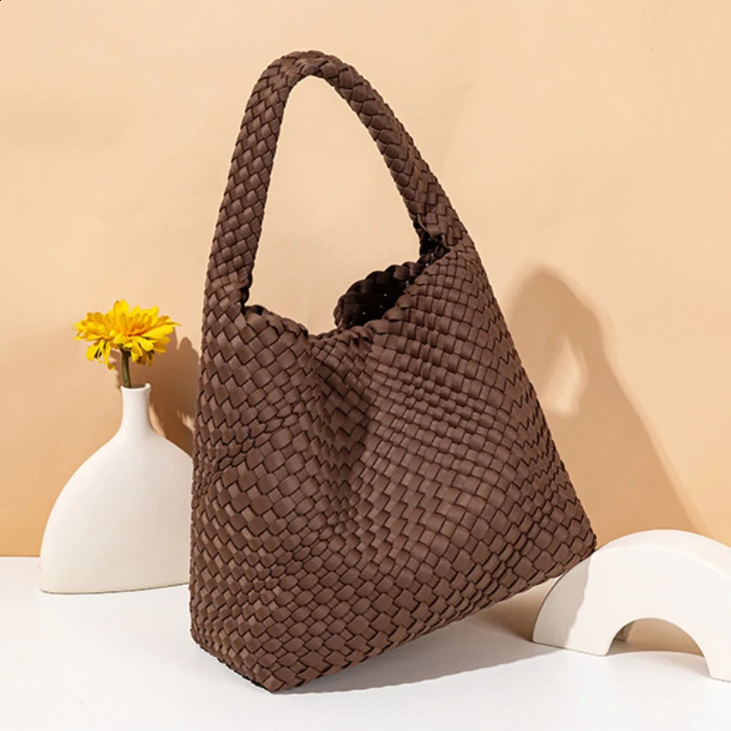 Chloroprene rubber leather woven bottom bag pure handmade basket n large capacity shoulder commuting classic handbag 240913