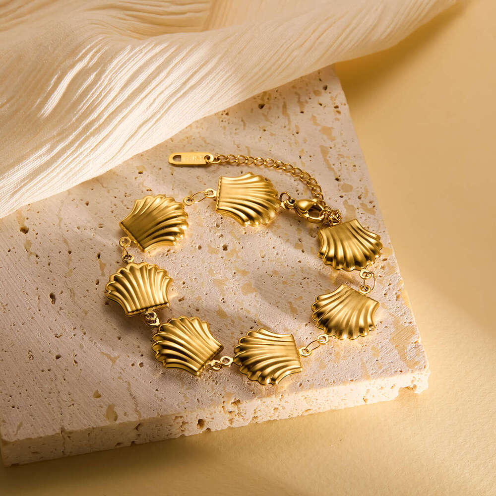 INS Luxury Designer 18K Gold Bracelet for Women Minimally designed titanium steel hollow bracelet shell high-end bracelet 18k non fading hand accessor