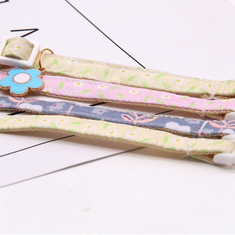 Pet Collar Adjustable Small Cat Dog Collars with Bell and Safety Buckle Necklace Cute Ornament Flower Fresh Small Flower Pattern