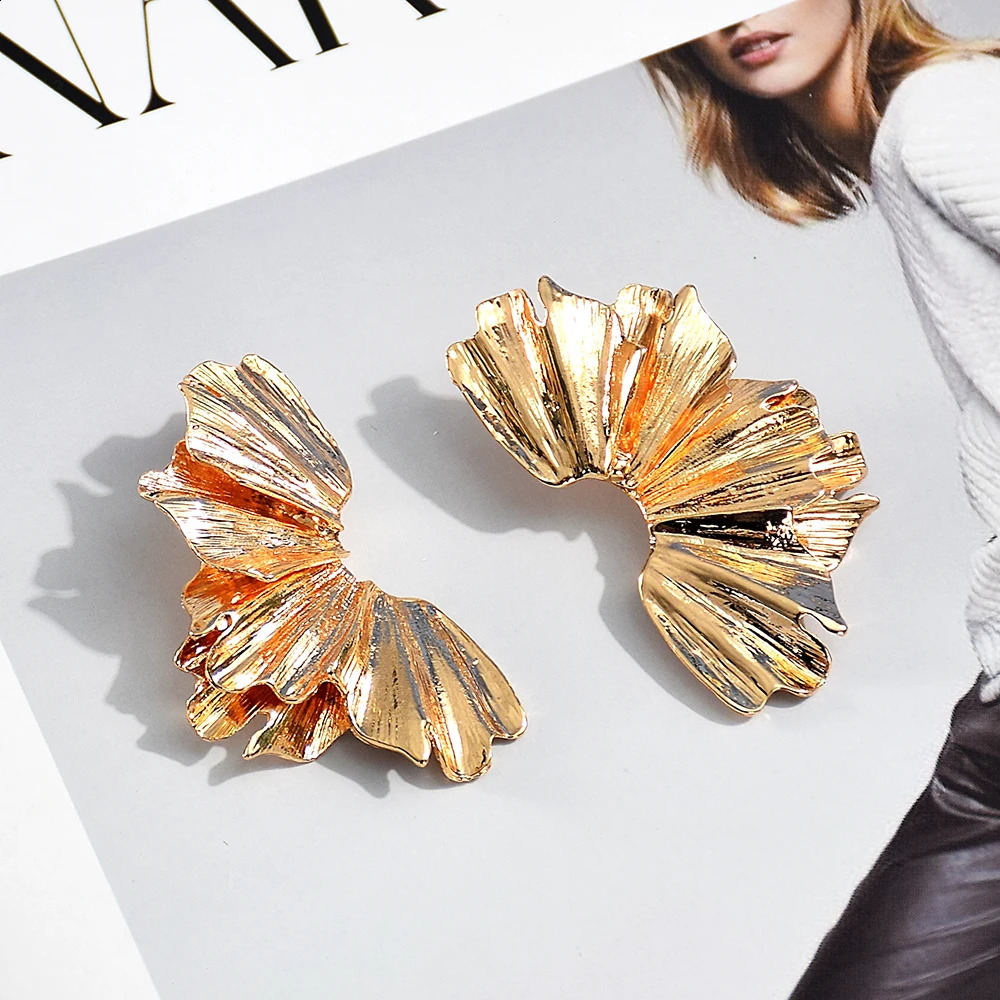 Arrival Metal Fan Shaped Geometric Earrings High Quality Gold Color Drop Earring Fashion Jewelry 240906