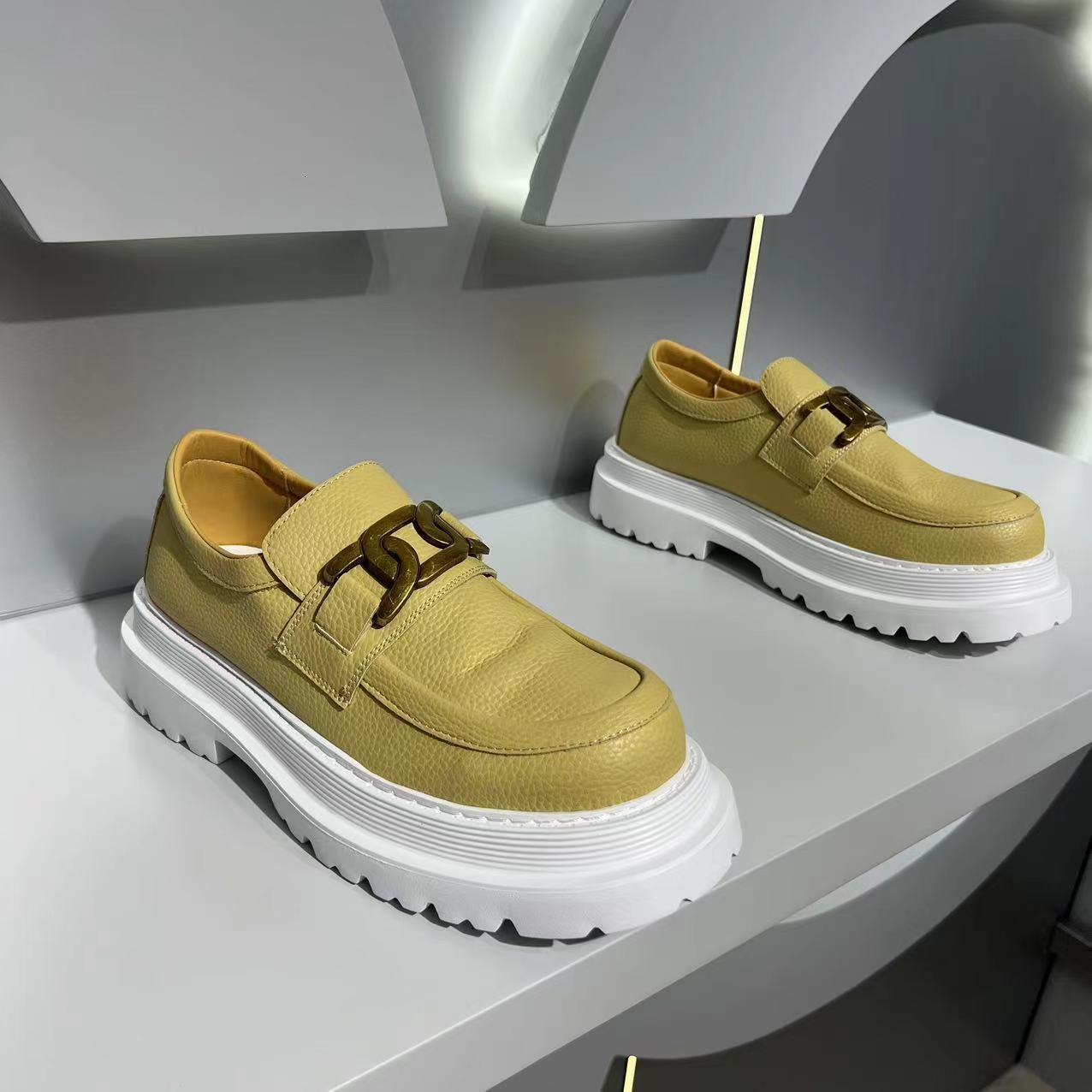 Ddmybear Fashionable Height Increasing One Foot 2024 New Business White Versatile Sponge Cake Thick Soled Board Shoes Men's Loafers Chinese Brand