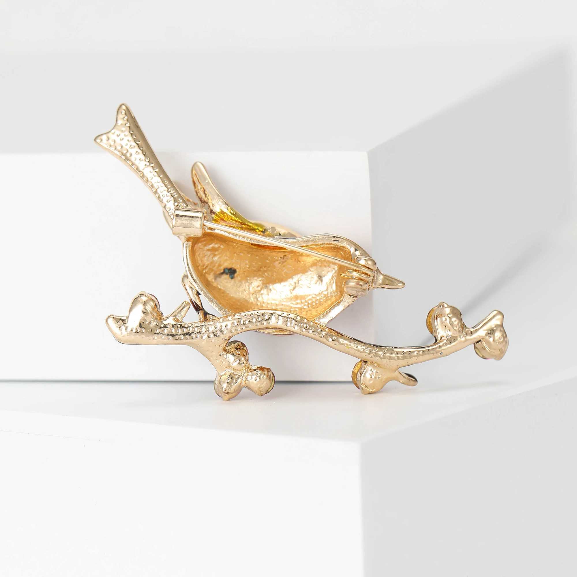 Beaut Berry Luxurious and High-end Bird Brooches for Women Antique Animal Pin Office Party Casual Accessory GiftX240914
