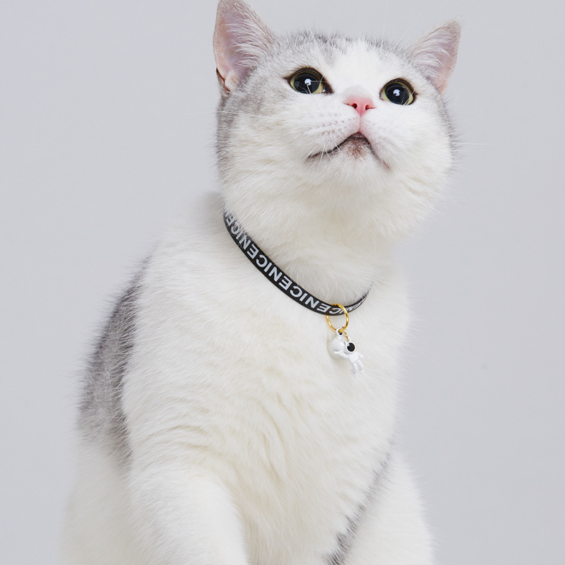 Adjustable Cat Collar, Pu Pet Collar with Bell and Spaceman Pendant Decoration To Prevent Getting Lost for Kittens and Puppies