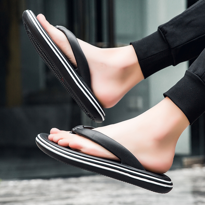 Fashion New Men's Flip Flops Outdoor Indoor Slippers Soft Sole Slides Men Beach Sandals Non-slip Home Men Slippers Flip Flops