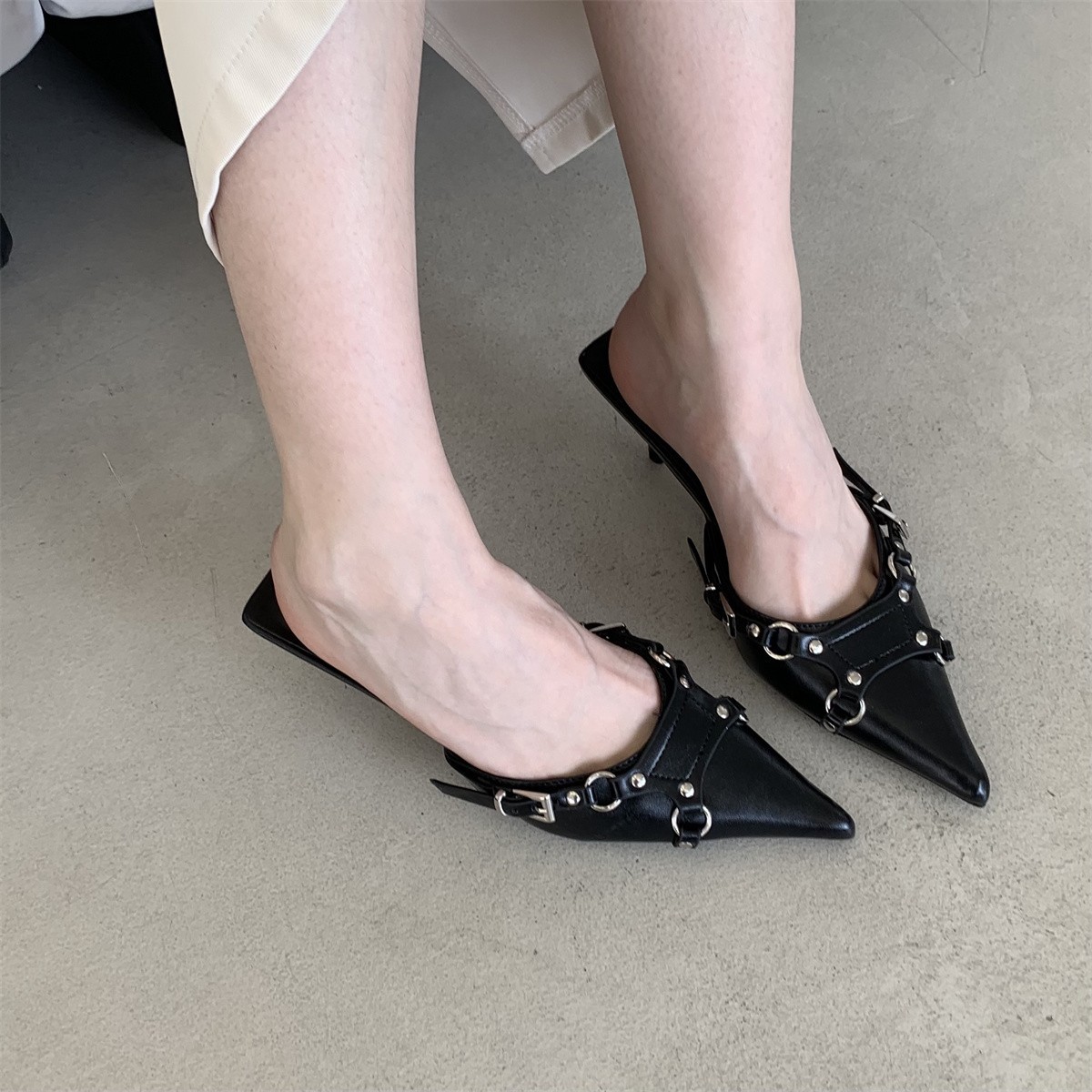 Spring New Brand Women Slipper Fashion Buckle Pointed Toe Ladies Sandal Outdoor Slip on Mules Shoes Thin Heel Pumps Mules Slides