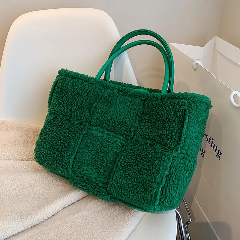 Artificial fur large handbag womens Lambswool retro shoulder bag fashionable winter top 240913