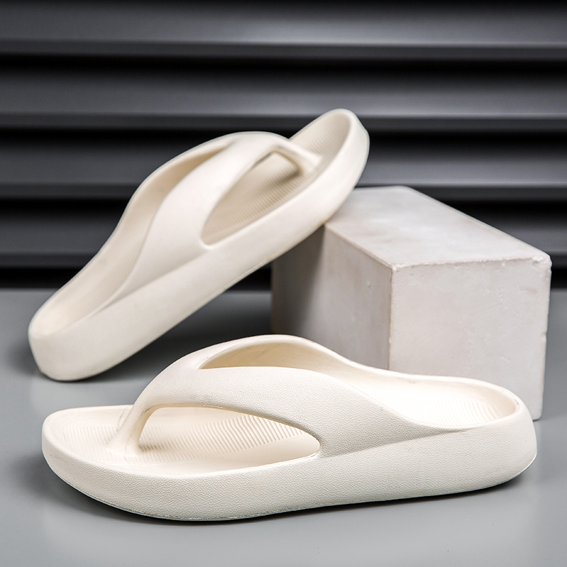 Fashion 2024 Men's Flip Flops Outdoor Indoor Slippers Soft Sole Slides Men Beach Sandals Non-slip Home Men Slippers Flip Flops