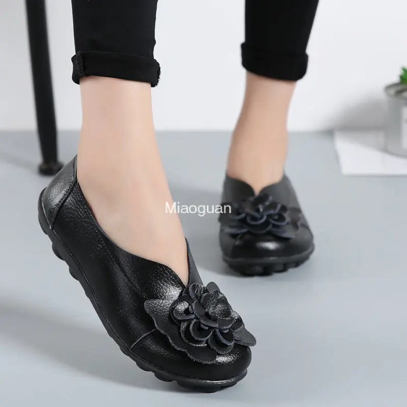 2024 Moccasins Soft Leather PU Woman Fashion Flat with Flowers Ladies Casual Shoes Spring Summer Women Designers Loafers Slip On