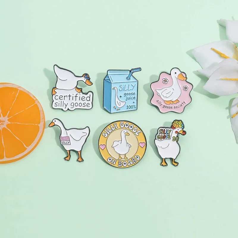 Lovely Goose Collected Enamel Pins Custom Cartoon Goose Holding Rose Badge Lapel Backpack Brooches Jewelry Gift for Kid FriendX240914
