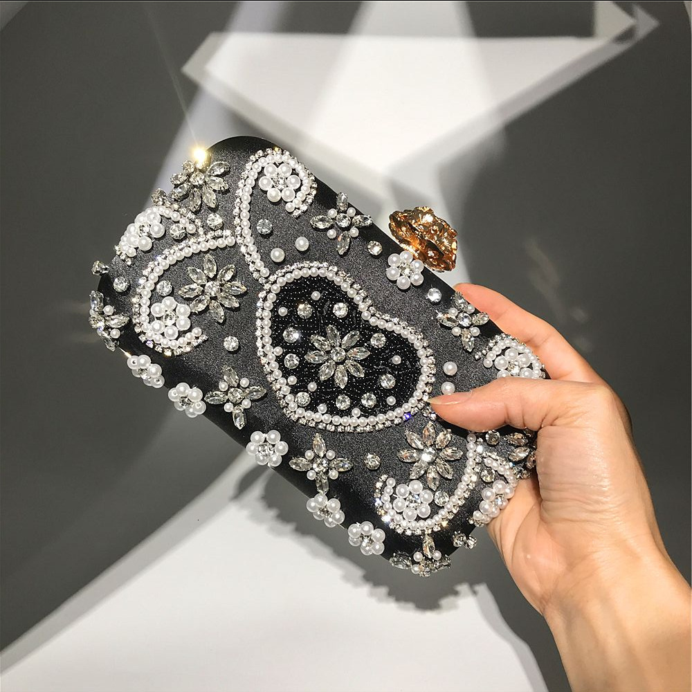 Chaozhou Hengmei Handheld Banquet Handmade Bead Embroidery with Diamonds Fashionable Shoulder Crafted Women's Bag