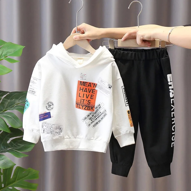 Childrens Clothing Spring/Autumn Preschool Boys Clothing T-shirtPants Set Childrens Clothing Sports Set 240913