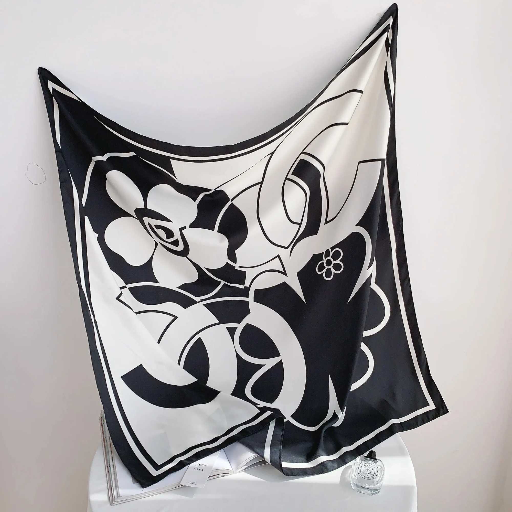 Scarves Big Camellia Print Shawl Elegant Color Block Large Square Scarf Silk FeelTwill Scarf for Women Casual Bandana J240913